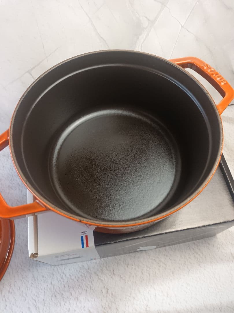 Staub ストウブ ピコ ココット ラウンド 22cm シナモン