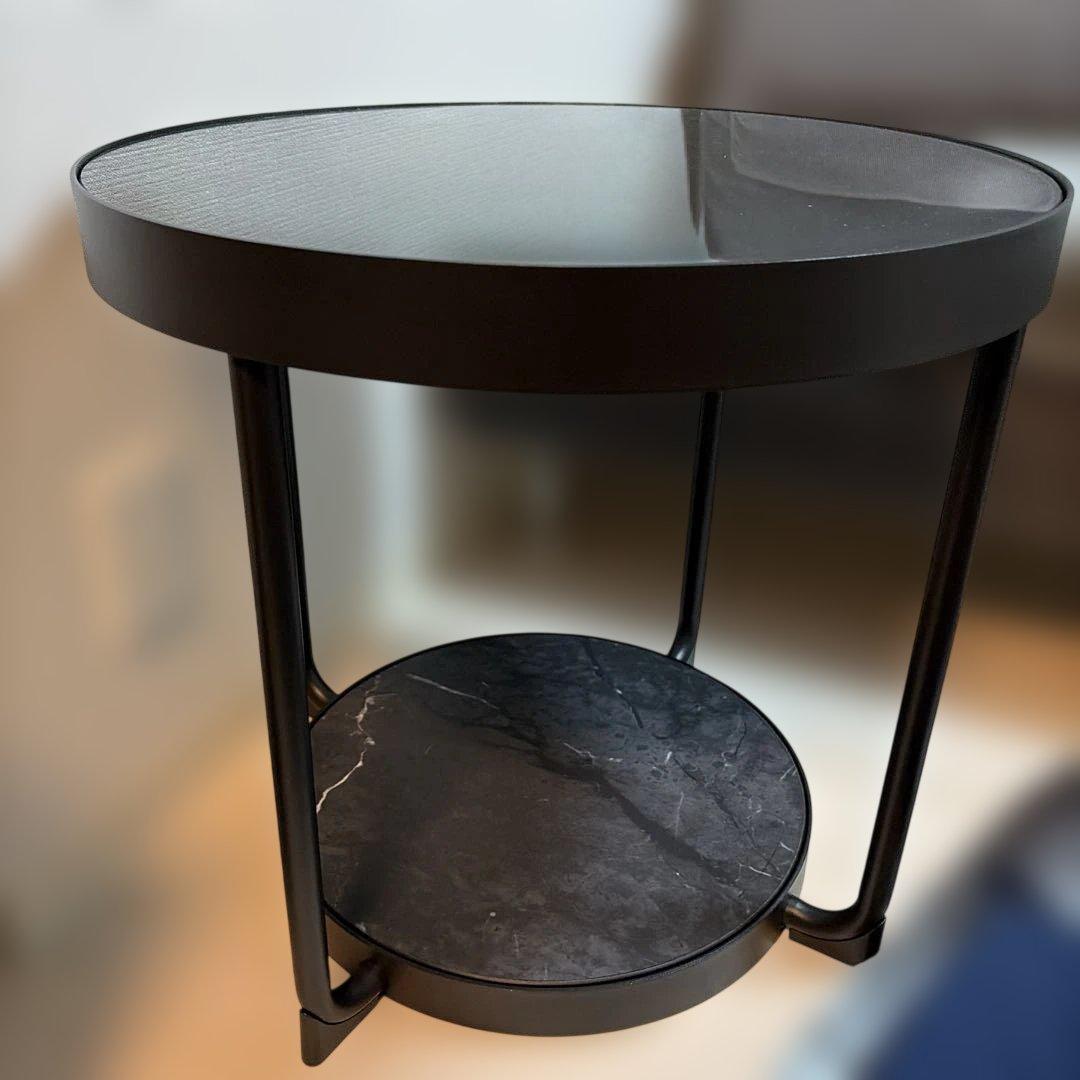 モダンな円形サイドテーブル