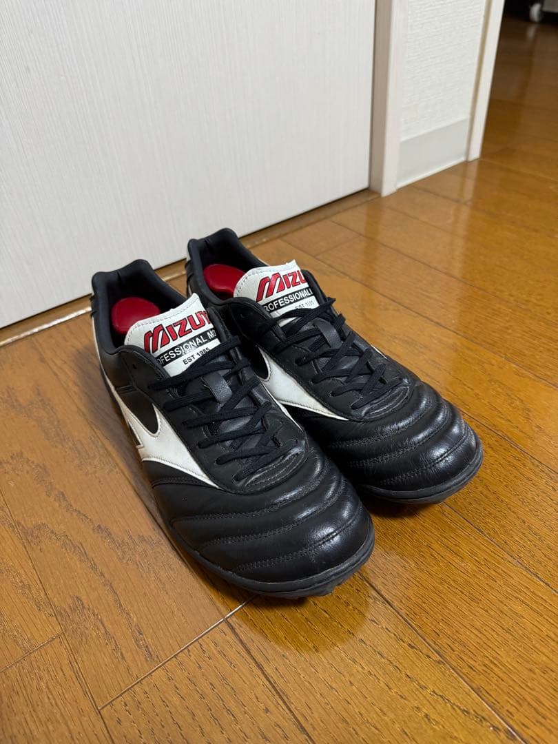 【美品】MORELIA トレーニングシューズ　黒　27cm