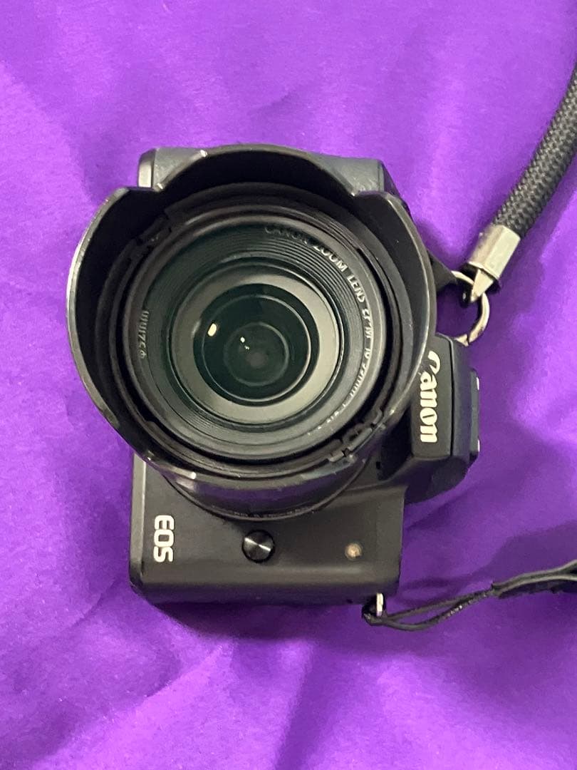 Canon EOS kiss M 18-55mm標準レンズつき