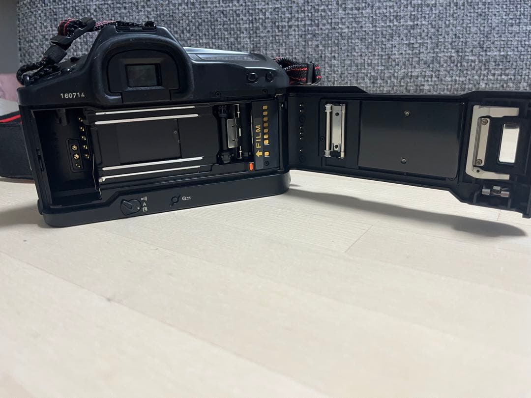 Canon EOS-1 EF 24mm F2.8レンズ付き！