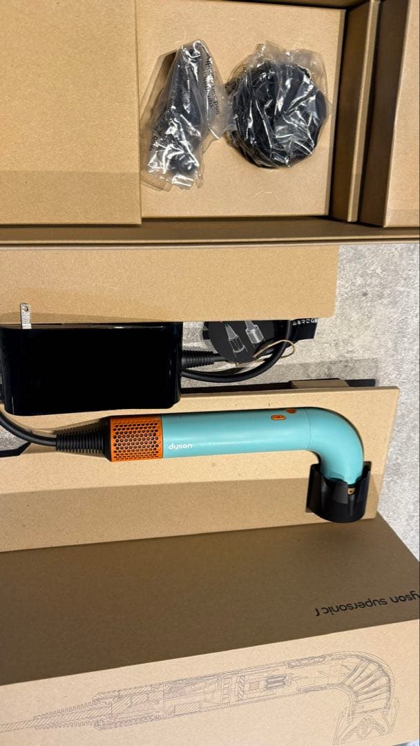 dyson supersonic r ヘア　ドライヤー ダイソン