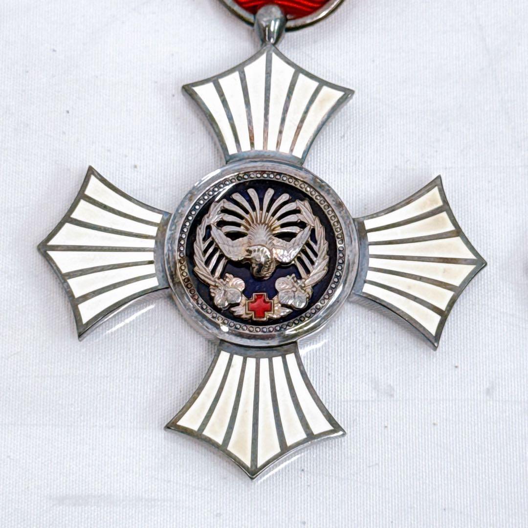 10SAM2 勲章 まとめ 大量 赤十字社 有功章 箱付き有り バッヂ 現状品