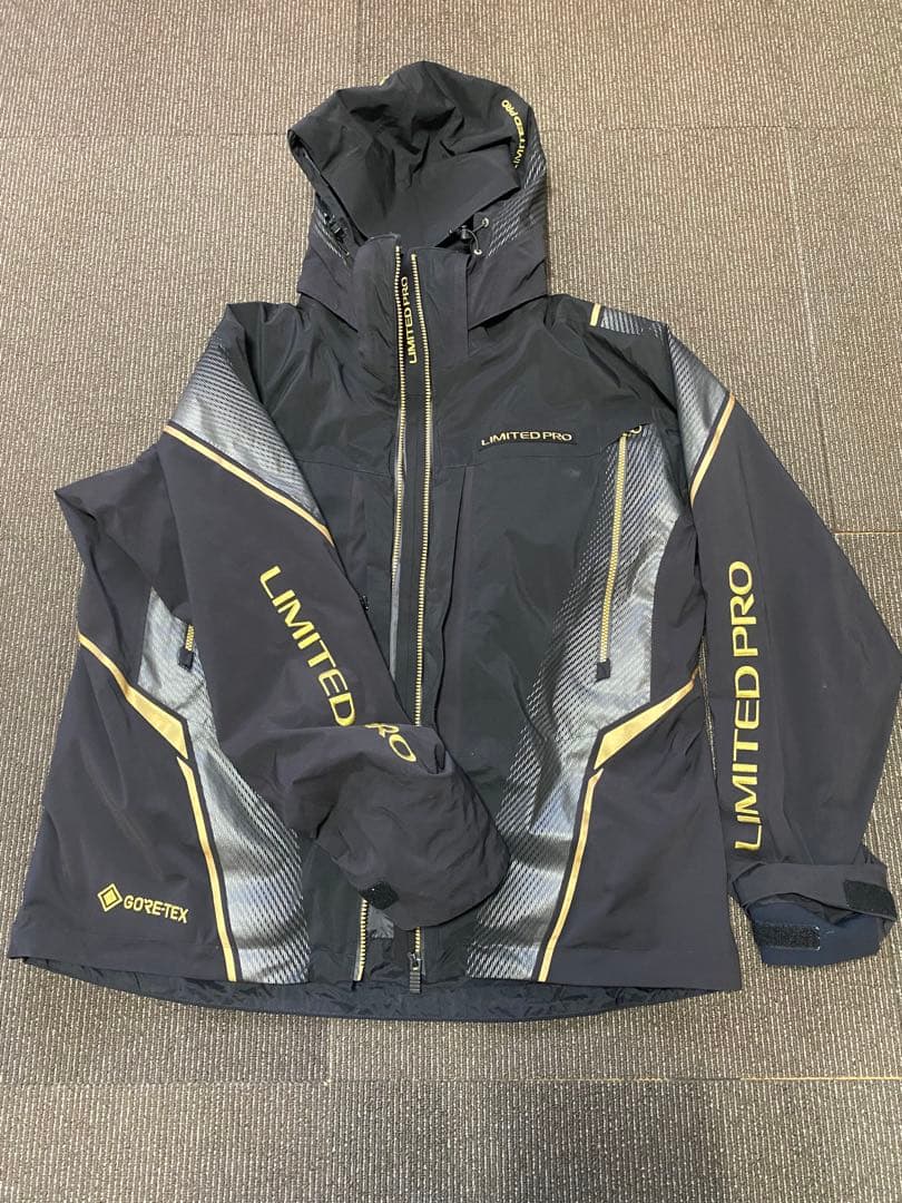 シマノ　リミテッドプロ　RB-111U ゴアテックス　ウォームレインスーツ