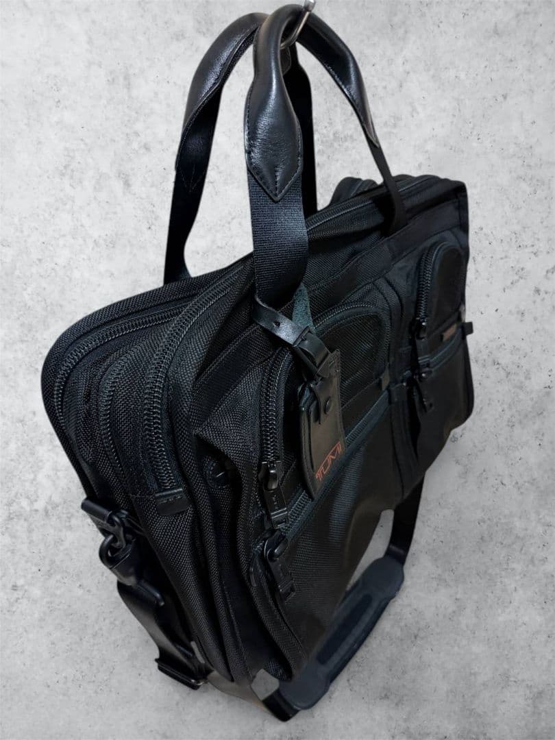 未使用級美品　TUMI トゥミ ビジネスバッグ　黒 ☆収納ポーチ付き