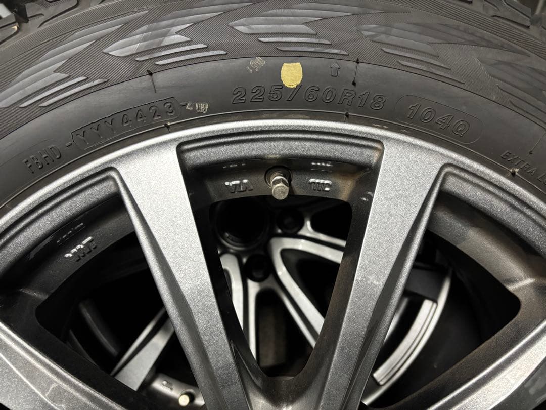 18インチ　スタッドレス　タイヤ　アルミ225/60R18 ハリアー80