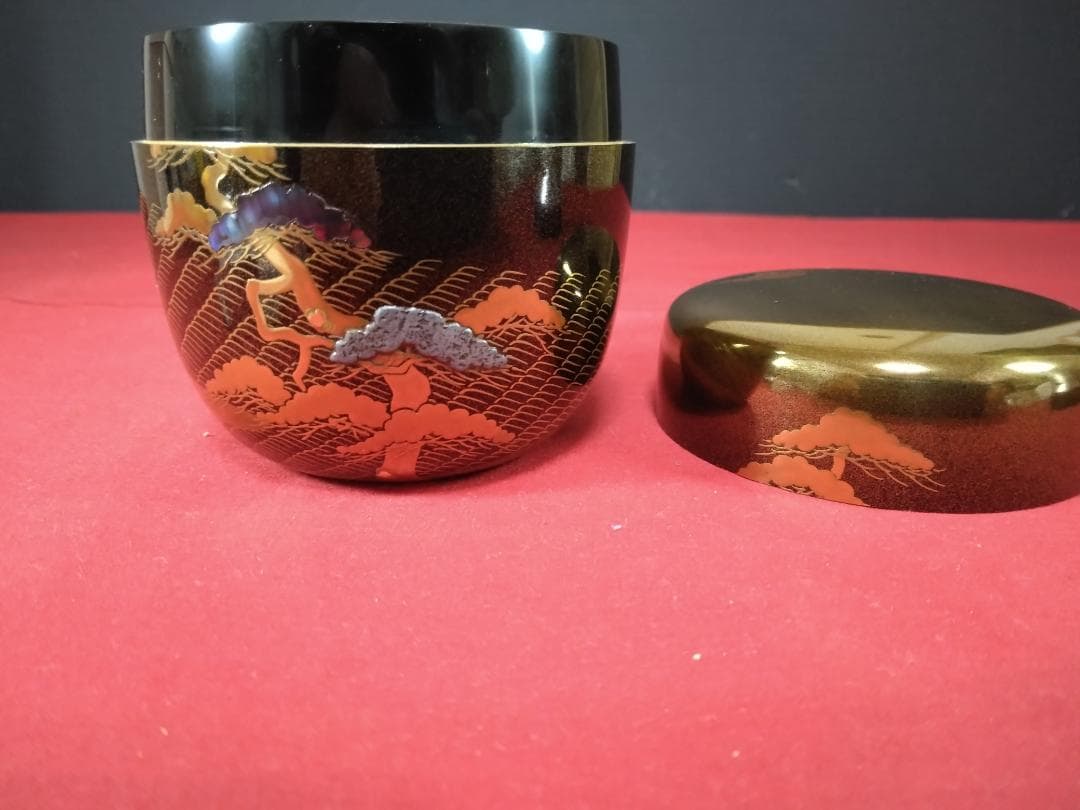 茶道具　棗　　【　甲金蒔地　松波蒔絵　中村宗尹　作　】　　 　松・貝入り