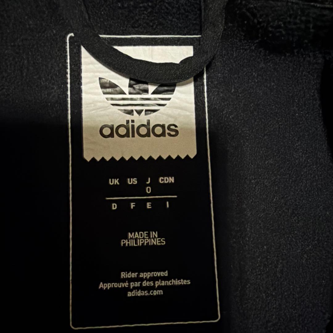 adidas フーディとパンツ セット