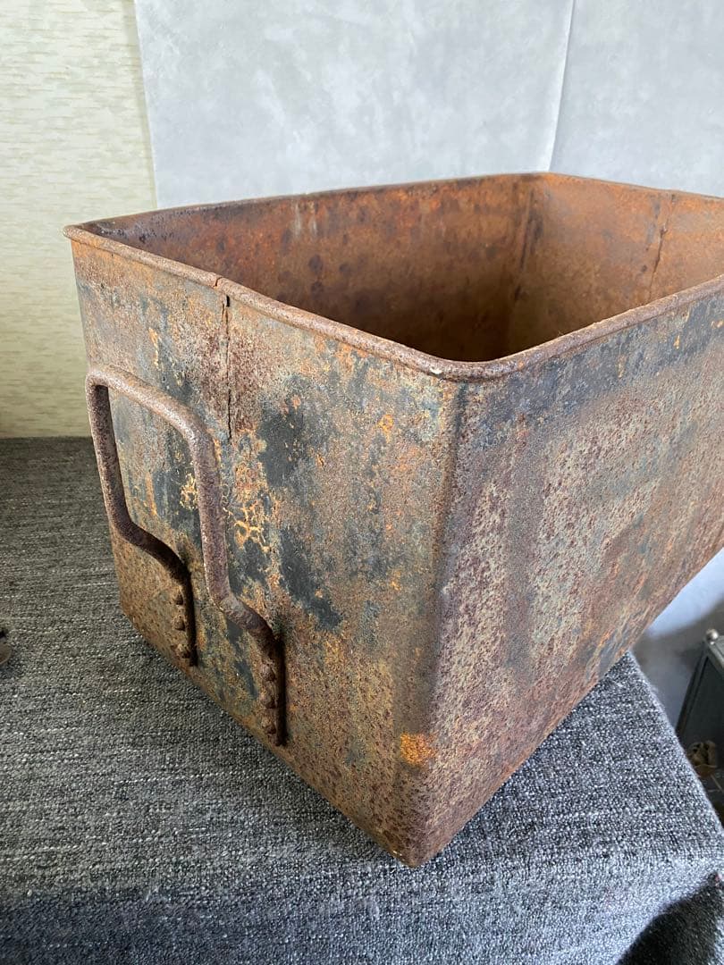 持手付鉄製ボックス　収納缶　古道具