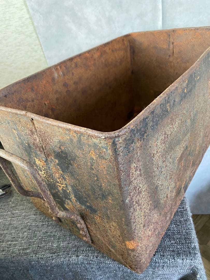 持手付鉄製ボックス　収納缶　古道具