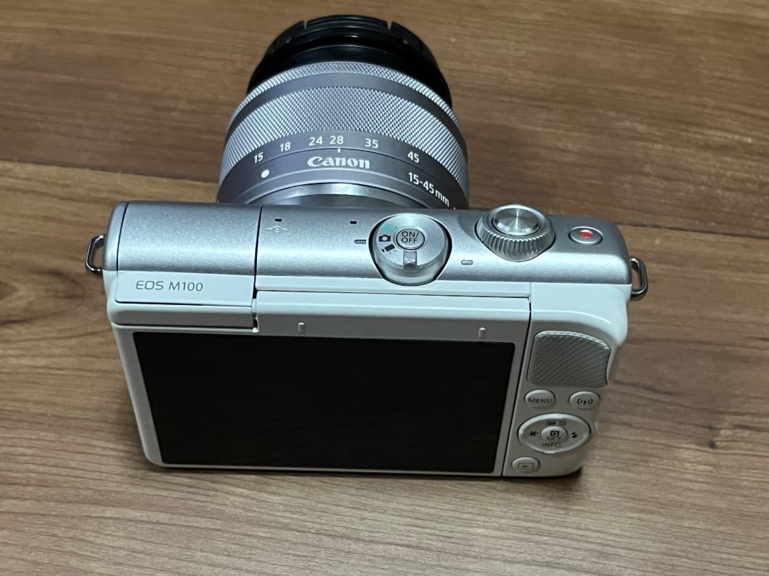 Canon EOS M100 ダブルズームキット