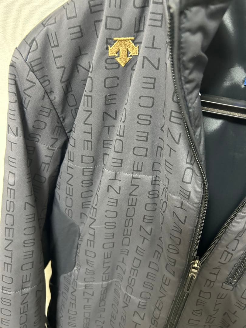 【完売／超美品】デサント　ストレッチ中綿ジャケット　ブラック