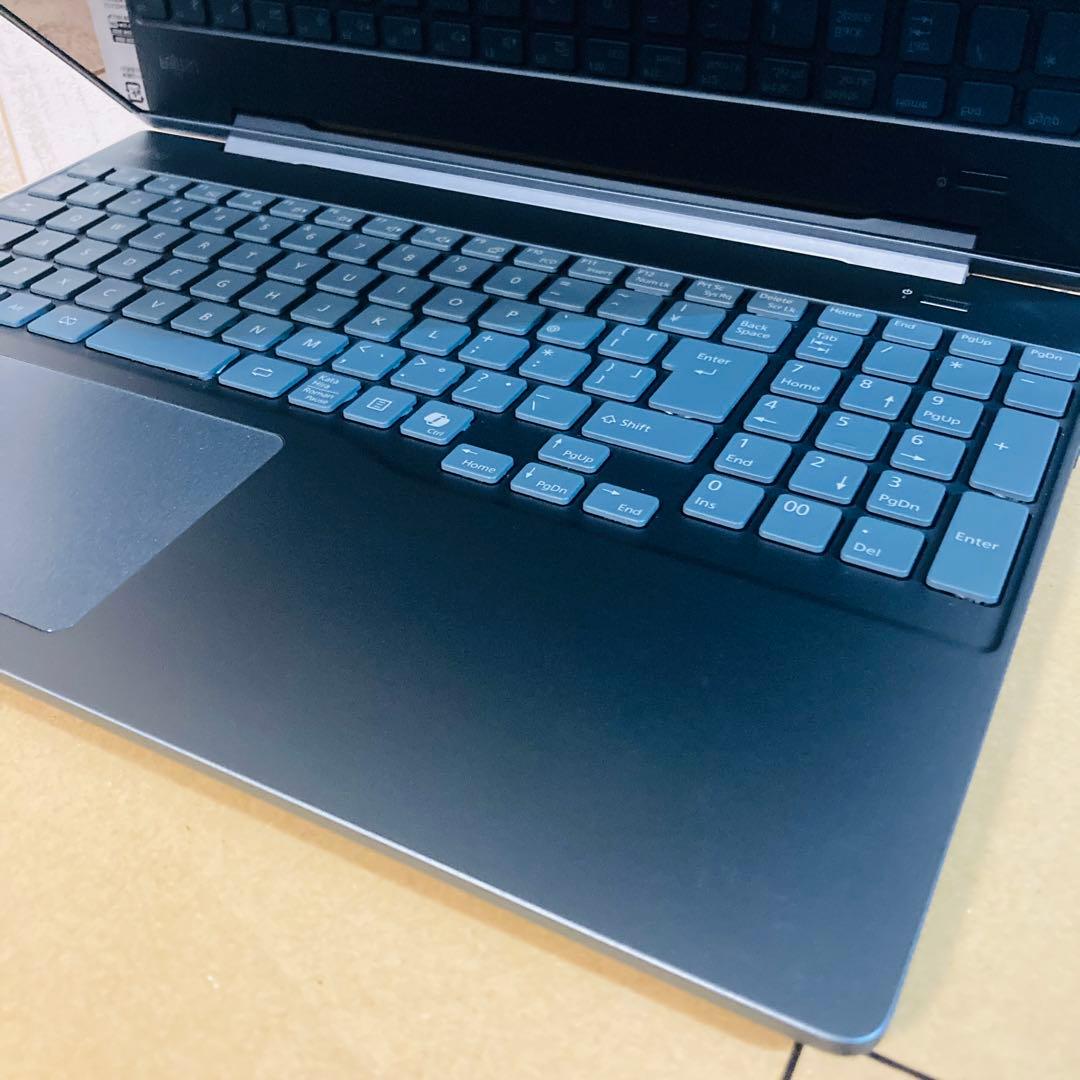 FMV 12世代 i5 1235U 16GB 500万画素カメラ 日本製 20万