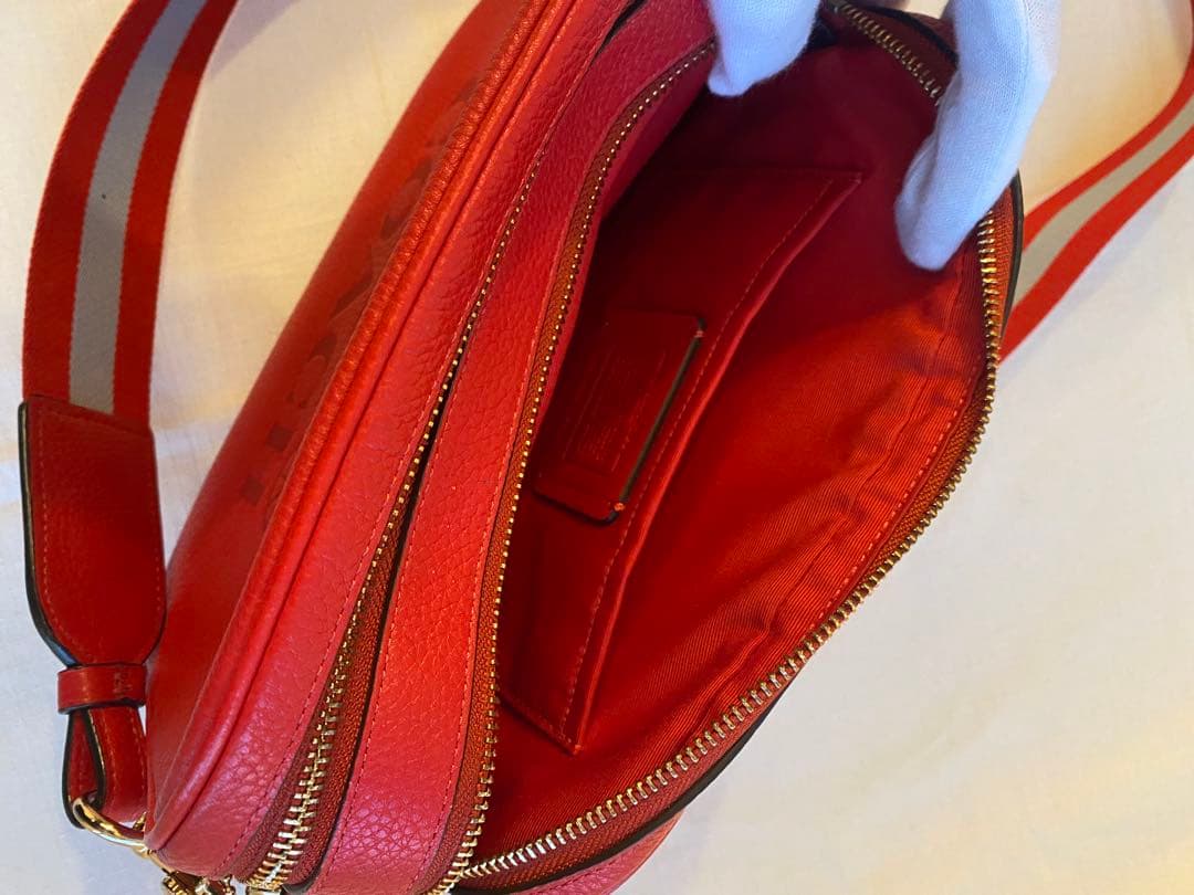 COACH レッド ショルダーバッグ