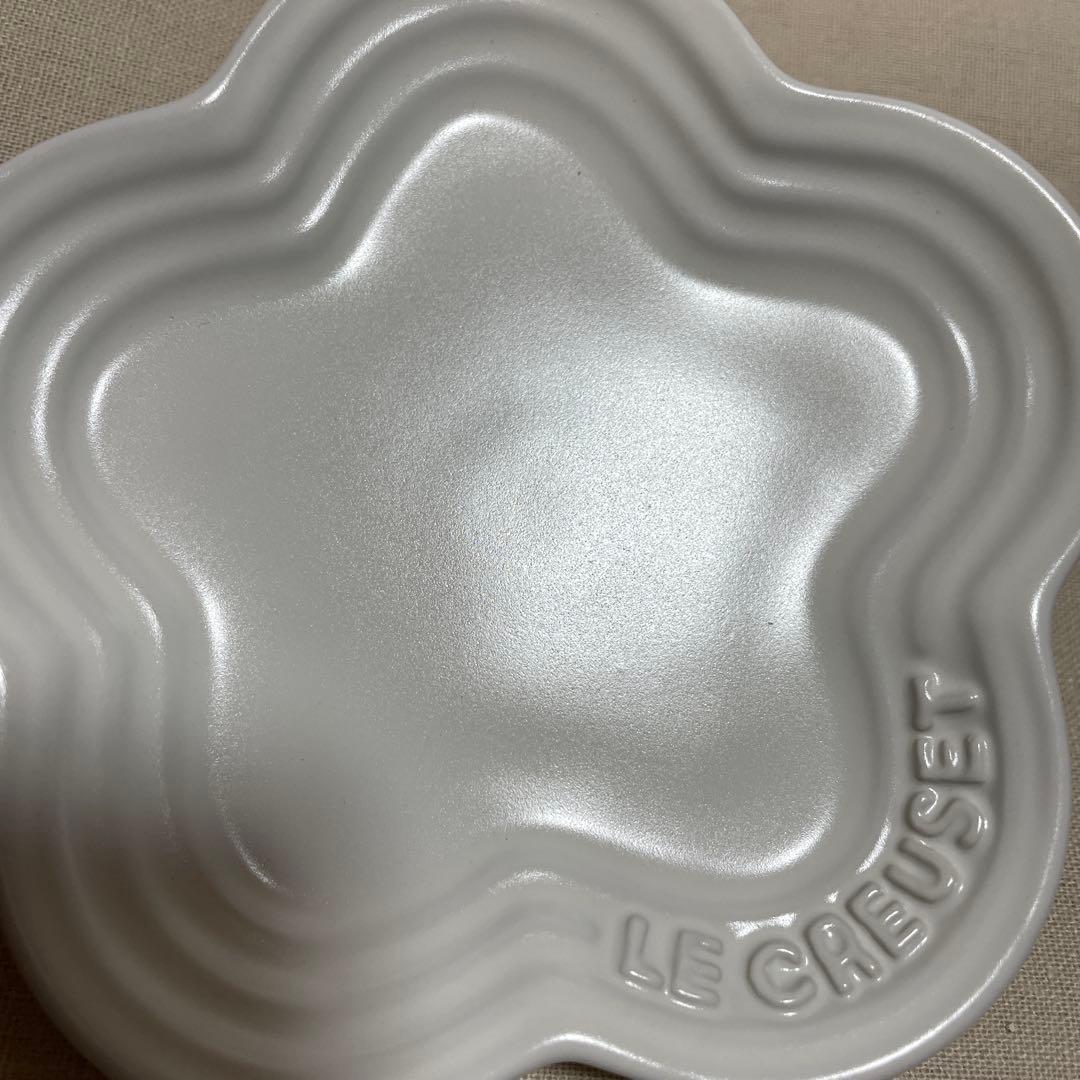 《新品》LE CREUSET ホワイト花型 小皿 3枚セット