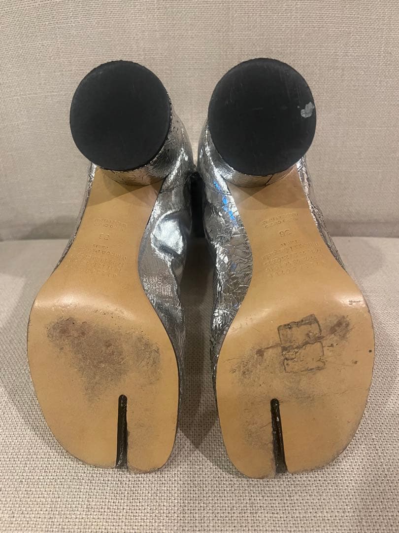 masion margiela シルバー合成皮革ブーツ 中ヒール