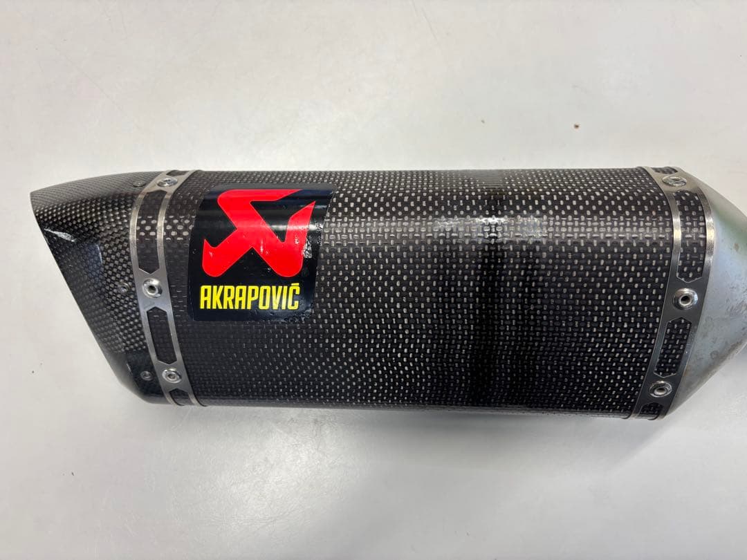 B*n様 AKRAPOVIC カーボンファイバー マフラーKTM390Duke