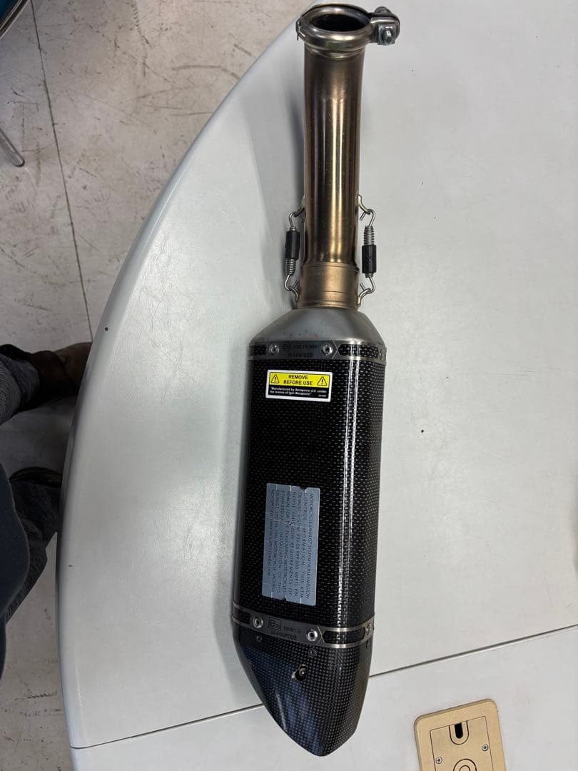 B*n様 AKRAPOVIC カーボンファイバー マフラーKTM390Duke