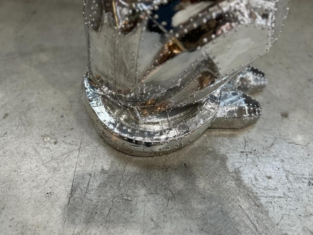 カレ / KARE｜シッティングキャットリベットクローム｜シルバー