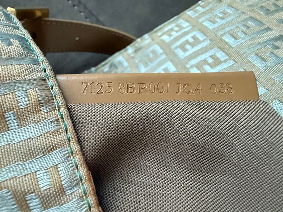 【レアカラー】FENDI ズッカ柄マンマバケット ワンショルダーバッグ