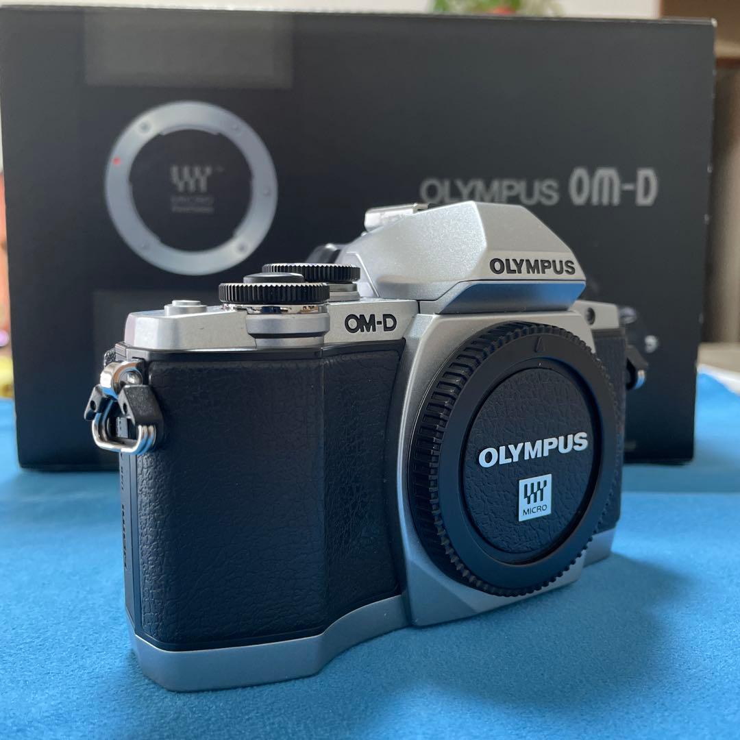 OLYMPUS オリンパスOM-D E-M10 ダブルズームキット シルバー