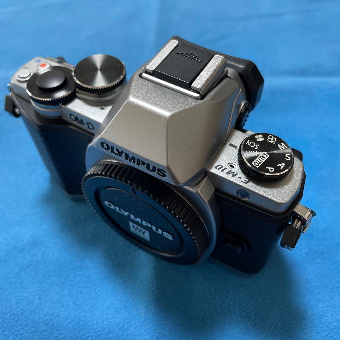 OLYMPUS オリンパスOM-D E-M10 ダブルズームキット シルバー