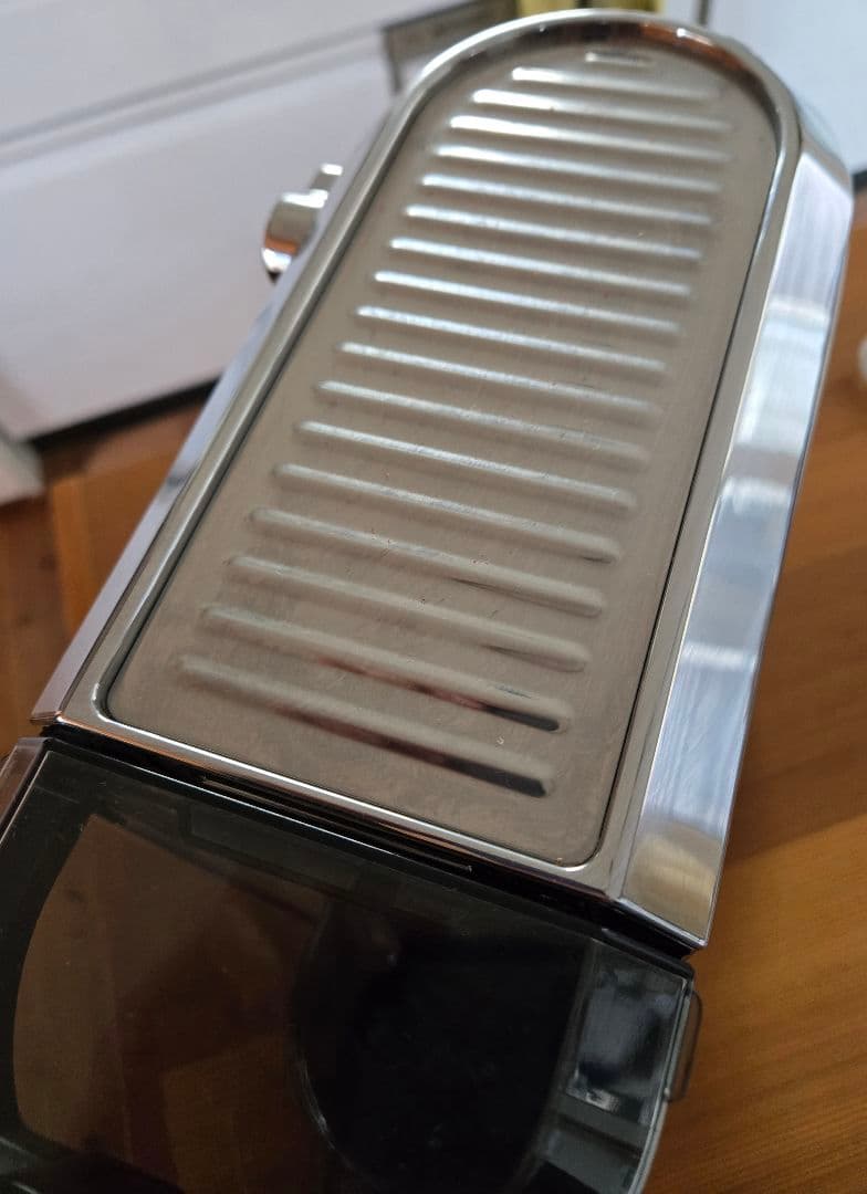 DeLonghi エスプレッソマシン　デディカEC680M