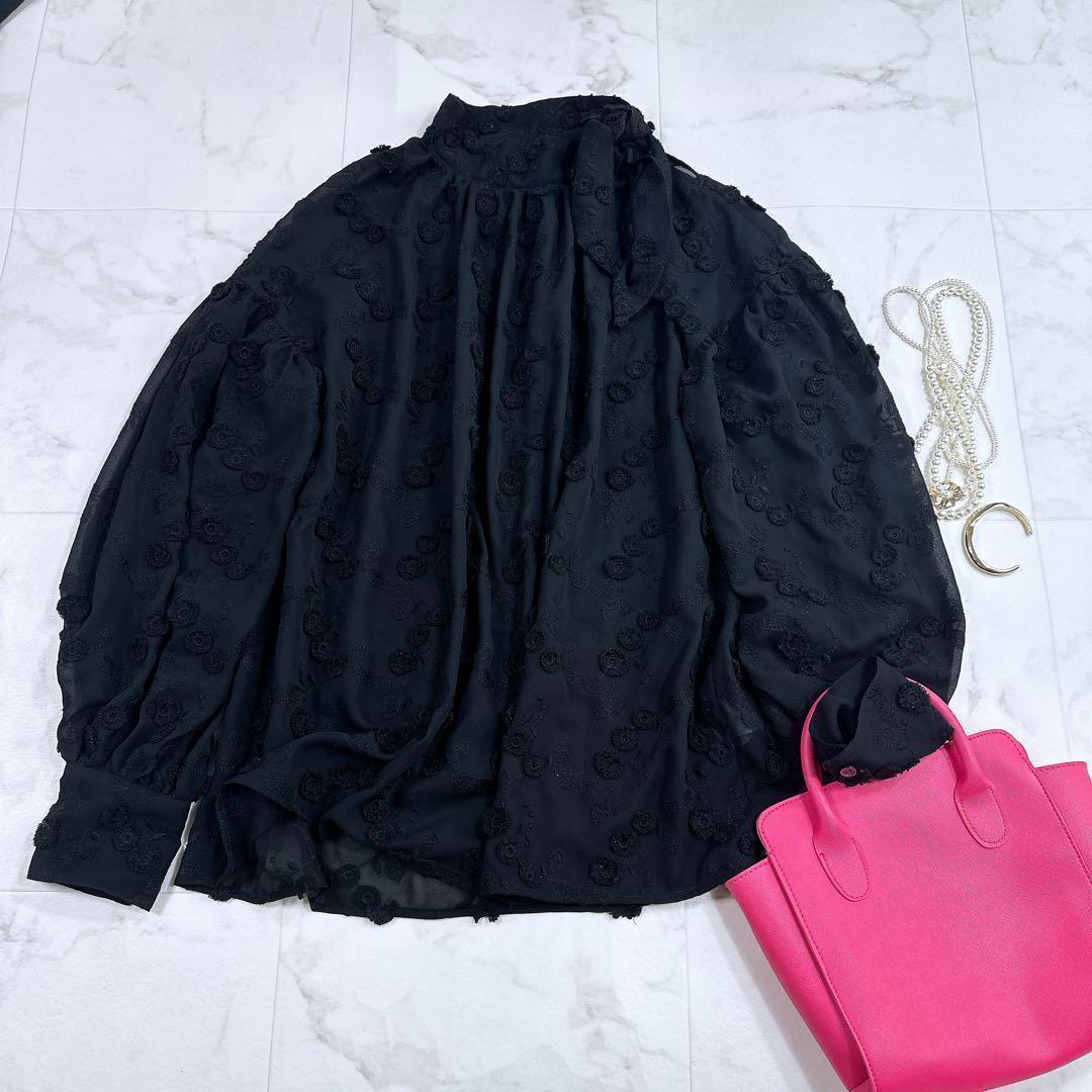 ウィムガゼット 刺繍ボウブラウス　フラワー刺繍　ボウタイ　長袖ブラウス　25年