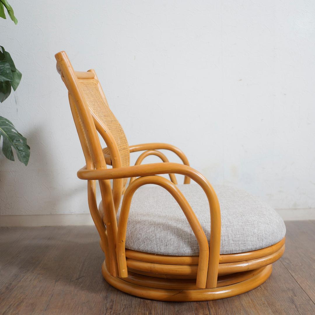 座面広々【新品】360°回転　籐回転あぐら座椅子　アウトレット