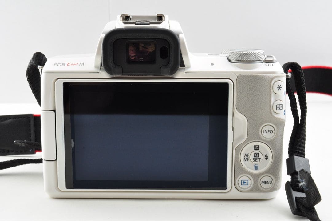 美品 Canon EOS Kiss M レンズキット 自撮りOK Wifi搭載