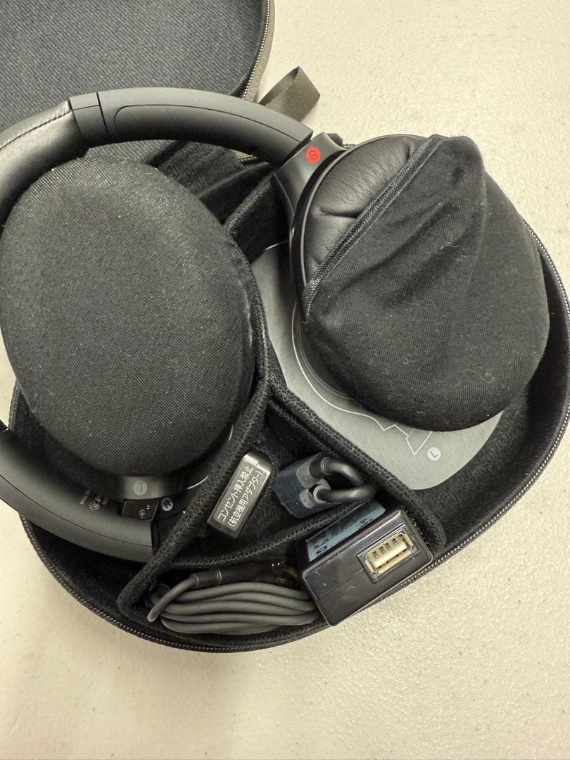 SONY WH-1000XM4本体(ワイヤレスヘッドホン)と付属品