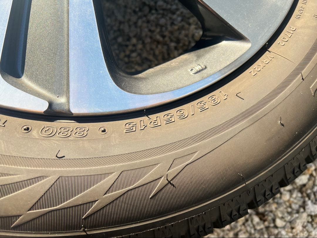 【やす】Hondaフリード純正 15インチ スタッドレス4本セット