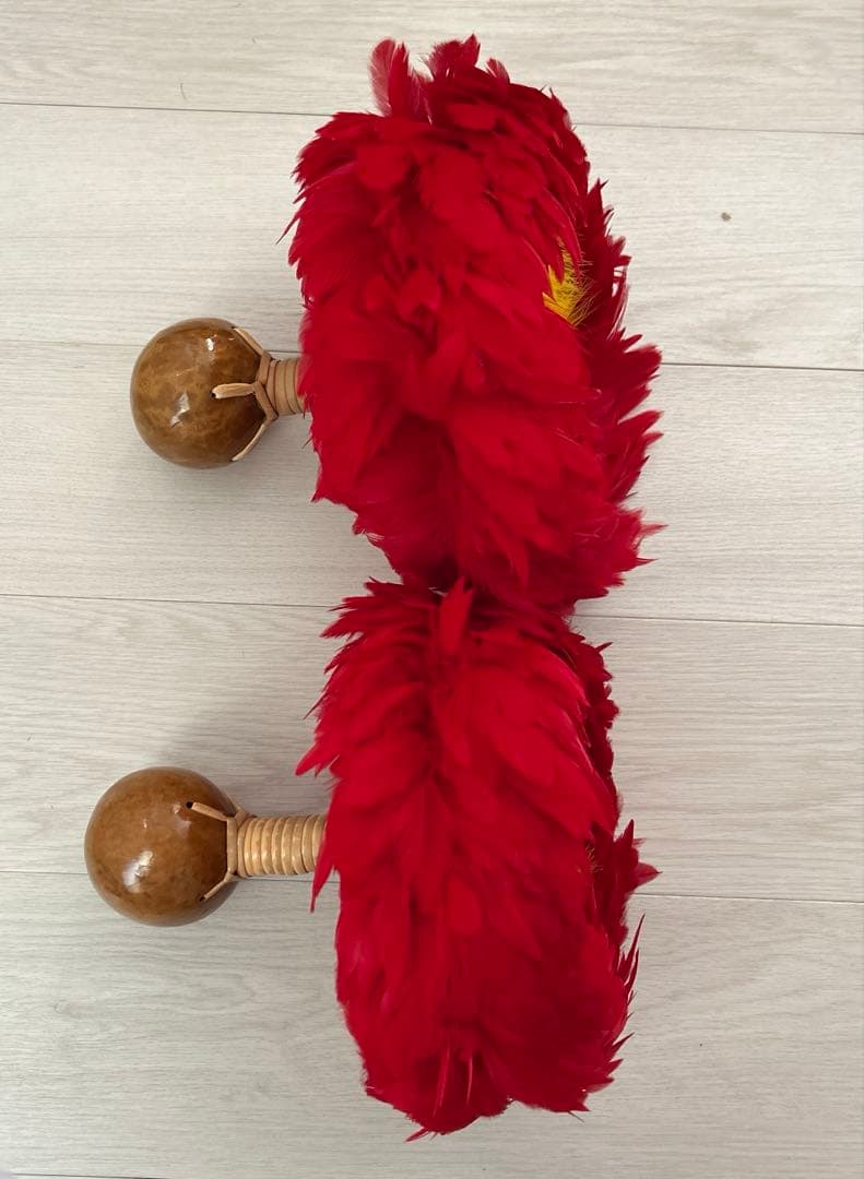 ウリウリ　フラダンス　タヒチアン　赤　羽　黄色　楽器　ハワイ　一体型　２個セット