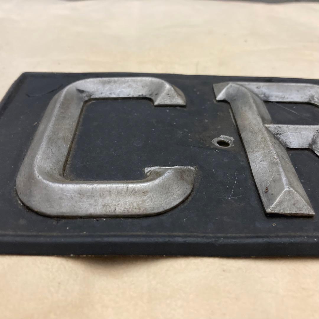 クラシックカー　立体感あるナンバープレート