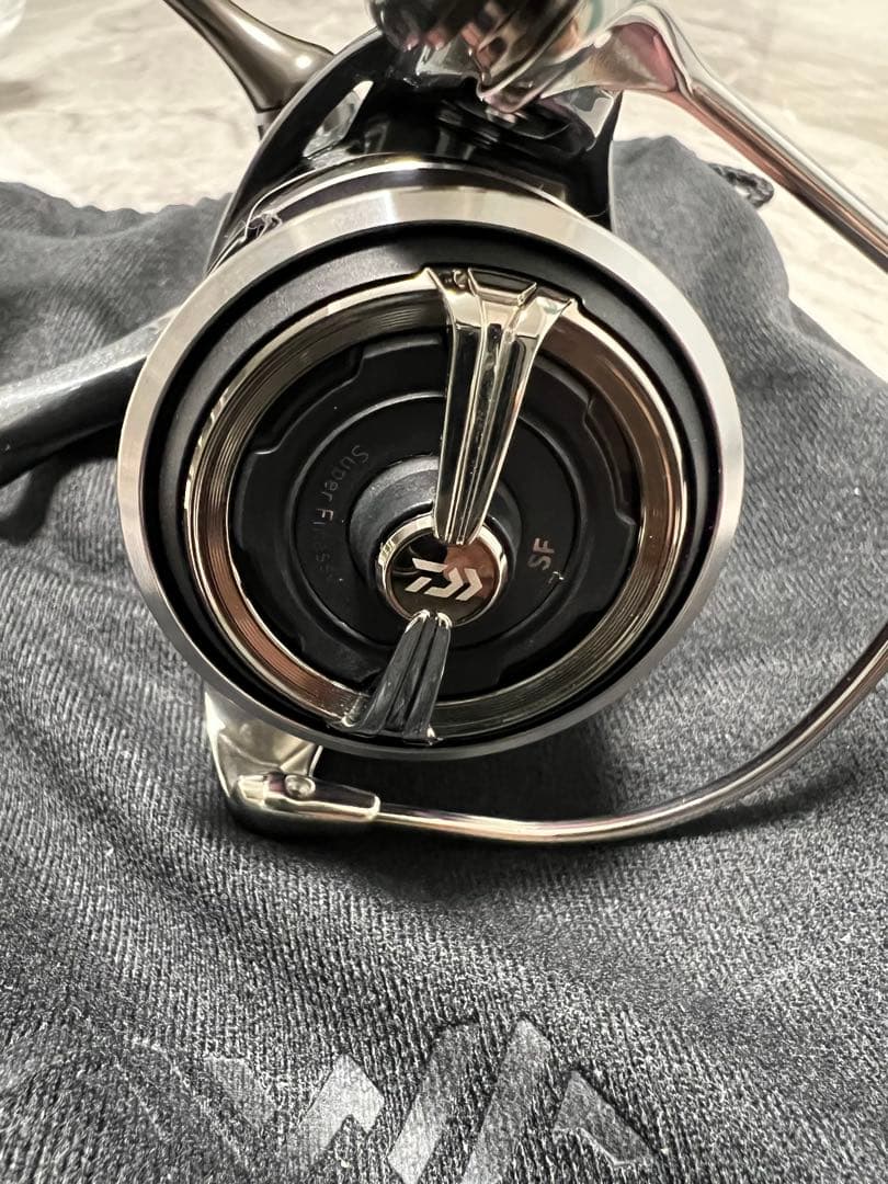 LUVIAS ST SF2000SS-P スピニングリール