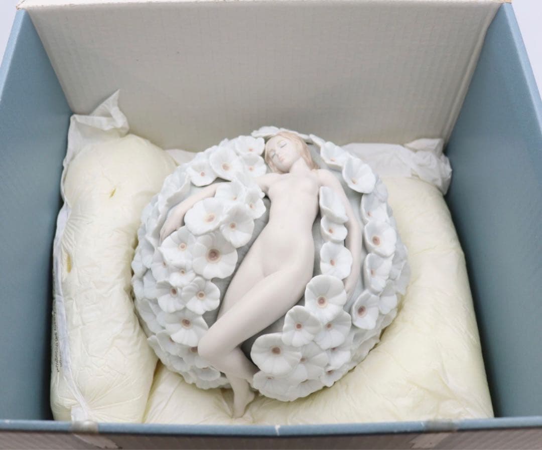 リヤドロ LLADRO 花香る夢　NO.8365 フィギュリン　陶器人形　置物