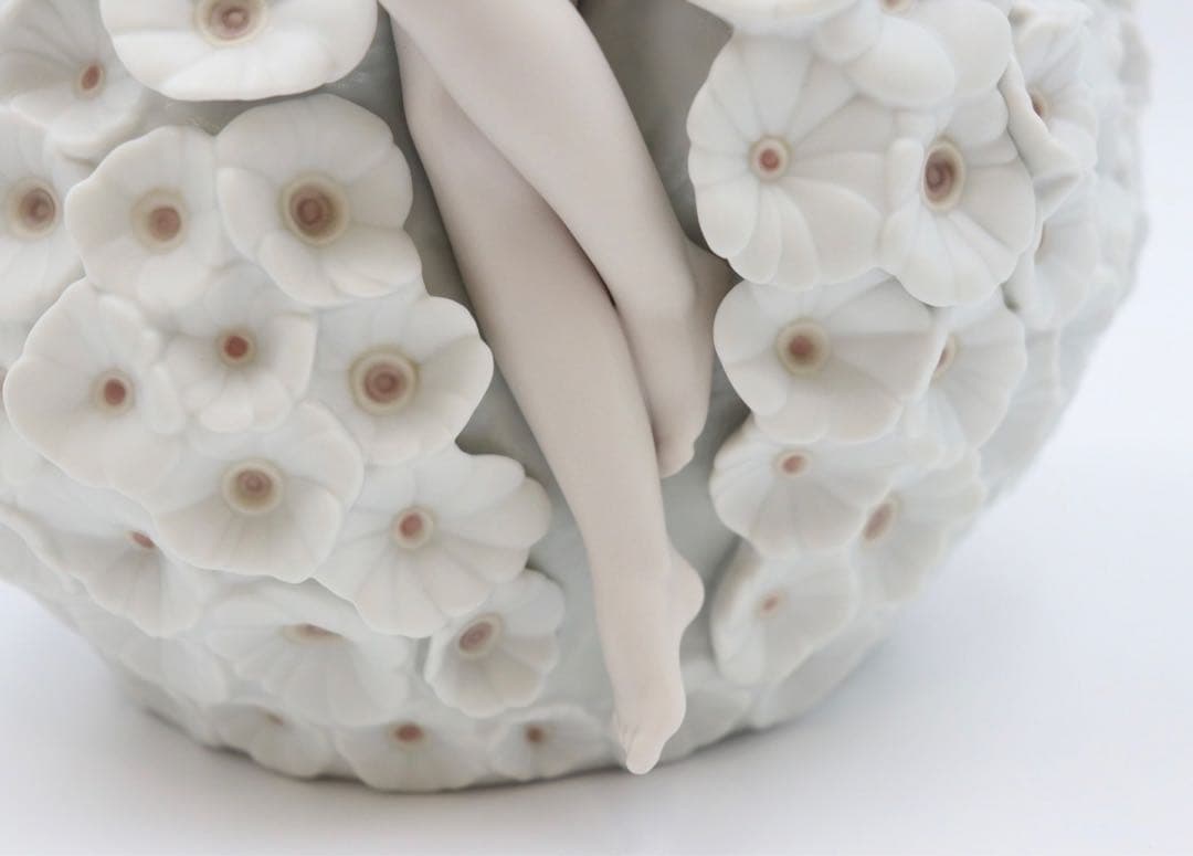 リヤドロ LLADRO 花香る夢　NO.8365 フィギュリン　陶器人形　置物