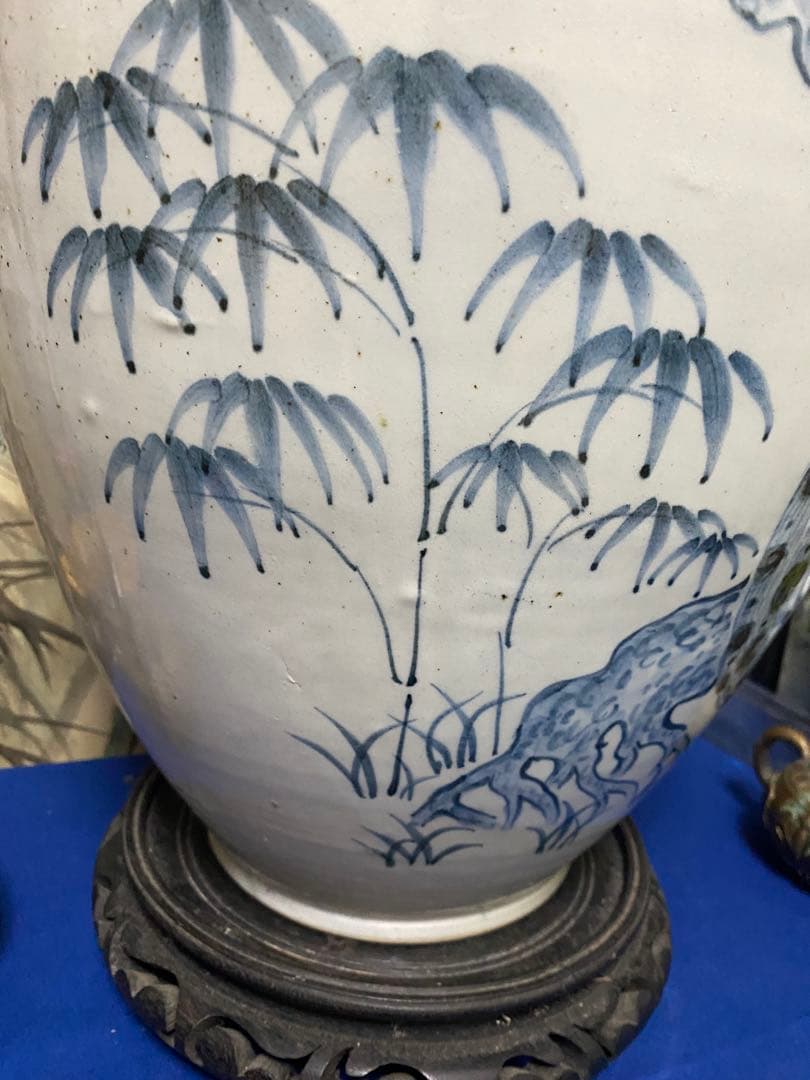李朝青い豹と松の絵柄の陶器花瓶　骨董品