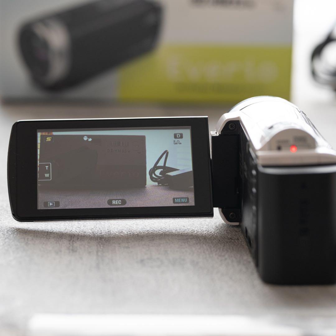 ビデオカメラ JVC Everio GZ-HM33-w