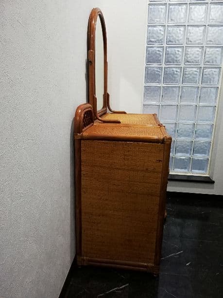 アジアンテイスト 籐製の鏡台とスツールとチェスト