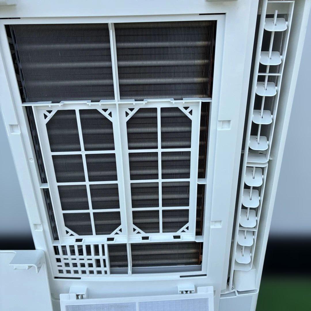 窓用エアコン コロナ 冷暖房除湿兼用 CWH-A1823R 美品　2023年製