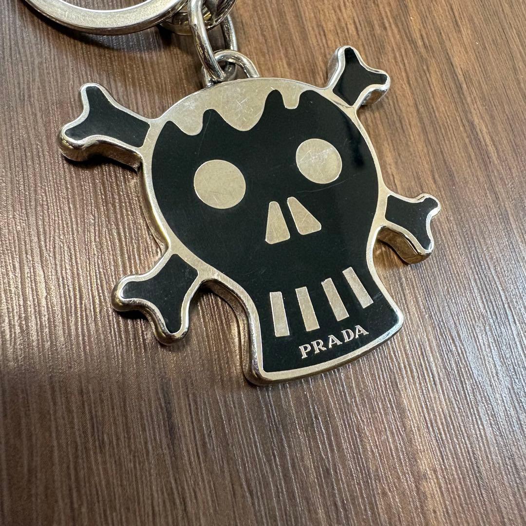 PRADA スカル・クロスボーン キーホルダー