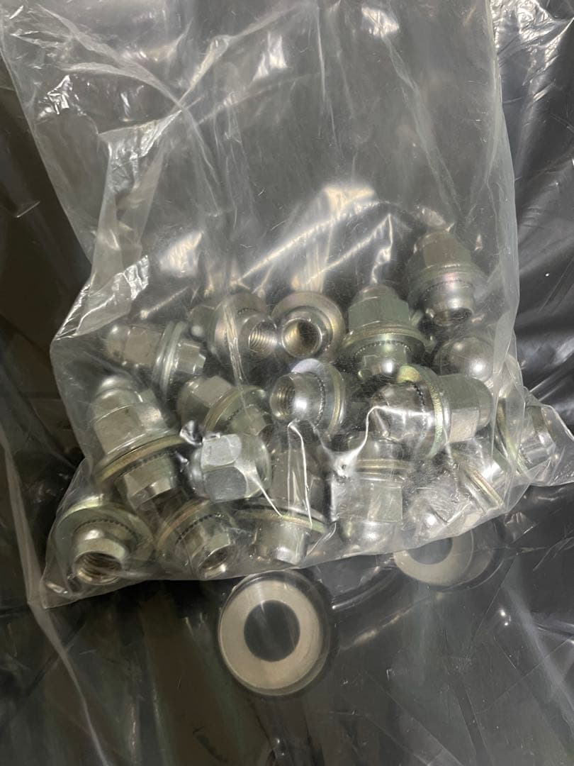 三菱デリカD5 シャモニー タイヤ ホイール【新車外し】1点ずつ出品　（2/4）