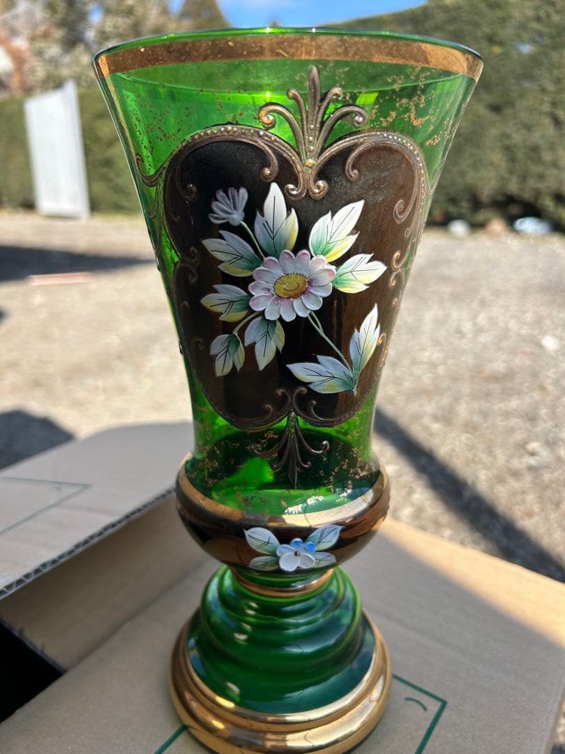 BOHEMIA緑色の花瓶 花器 ガラス製