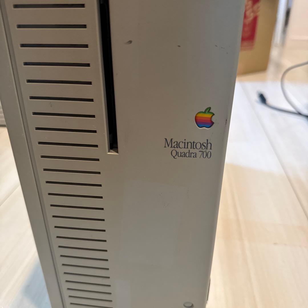 Apple Macintosh Quadra 700 本体＋VGA変換アダプター