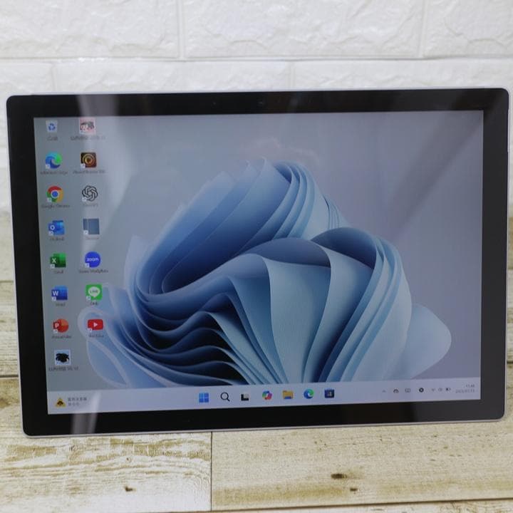 白黒surface pro7+ Corei5 Office