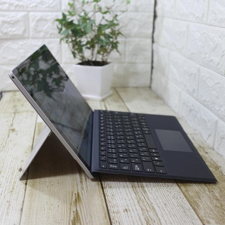 白黒surface pro7+ Corei5 Office