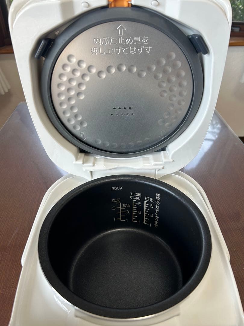 【ほぼ新品！】美品　象印 NL-DB10-WA 炊飯器 マイコン