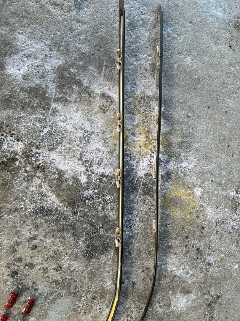 ひさん　ヴィヴィオ　ルーフモール　とめ金具？