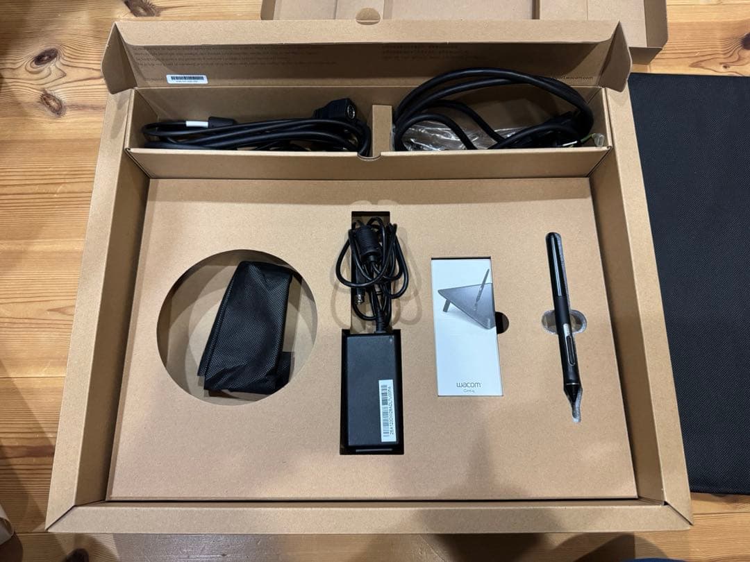 Wacom Cintiq 16 液晶ペンタブレット 液タブスタンド等セット